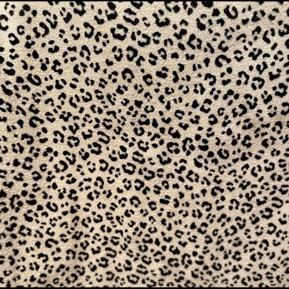 ✨ 3 items for 15% off bundle ✨ Gaze leopard print jumper tank top - Picture 2 of 4